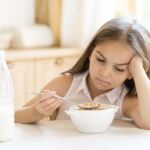 Mi hijo come muy pocos alimentos: cuándo la selectividad alimentaria es algo más que un capricho (Guía para padres)